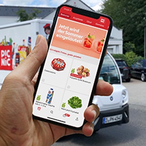 Hand showing Piknic app on mobile phone